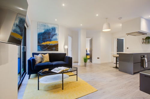 Photo 10 - Charming 2-bed Apartment in London