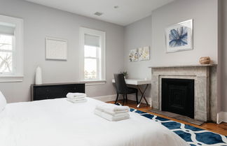 Photo 3 - 6 Bedroom Townhome Near NYC