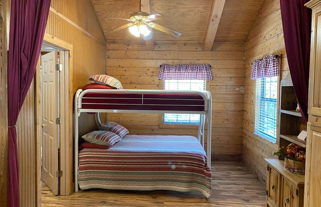 A Peace of Heaven Cabins - Photo 13