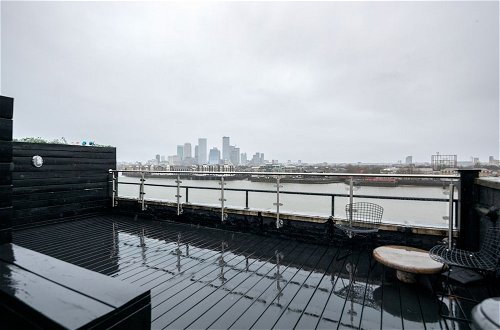 Photo 44 - Skyline Water Front Penthouse Apartment