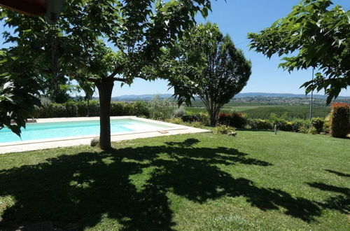 Photo 21 - Captivating 1-bed Villa With Pool in Tuscany