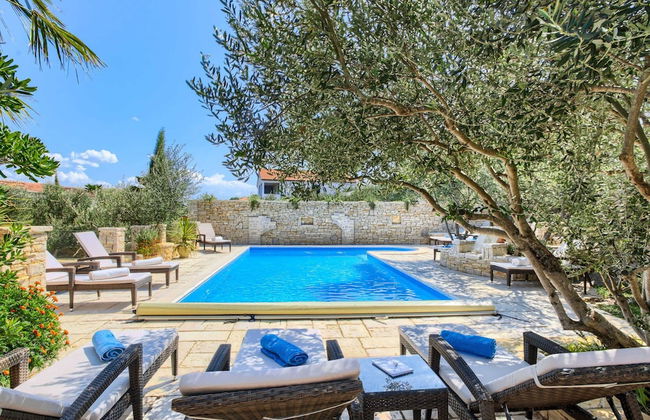 Modish Apartment in Murter with Hot Tub - Foto 13