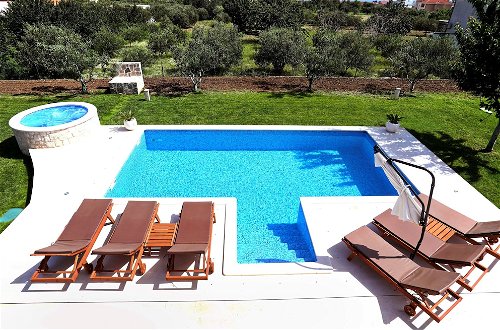 Foto 42 - Luxury Secluded Villa w. Pool, Jacuzzi and Garden