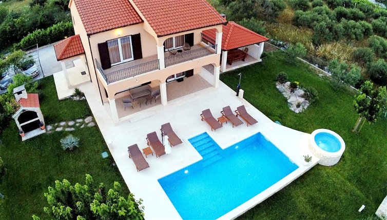 Foto 1 - Luxury Secluded Villa w. Pool, Jacuzzi and Garden