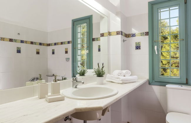Electra Beachfront Villa - Foto 47