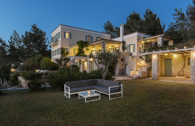 Electra Beachfront Villa - Foto 1