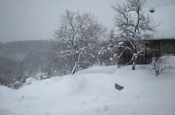 Photo 33 - Comfy Holiday Home in Bunjevci With Hot Tub