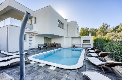 Photo 25 - Amazing Pool & Relax Villa Loreta