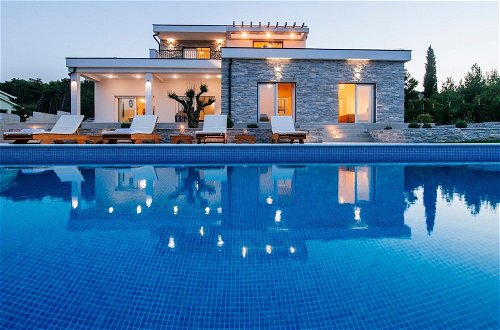 Foto 19 - Splendid Villa With Private Pool, Amazing sea View, Garden With Outside Kitchen
