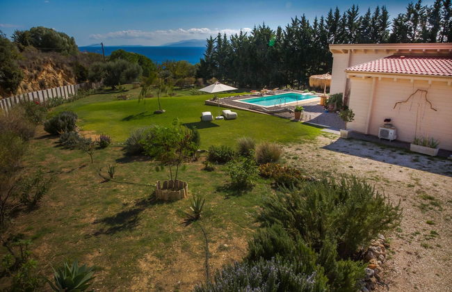 Driftwood Villa - Photo 1