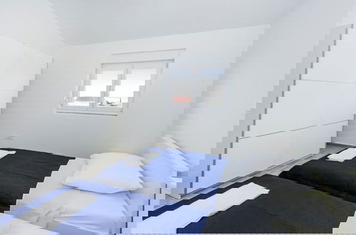 Foto 2 - Apartment With Direct Sand Beach Access