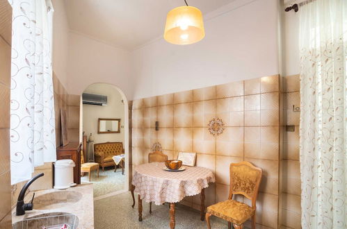 Photo 10 - Classic Central Athinian Apartment