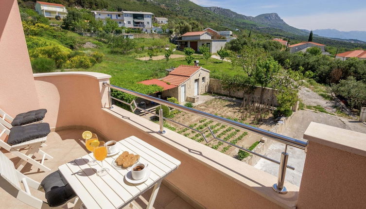 Photo 1 - Apartment With Balcony and View