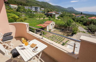 Foto 1 - Apartment With Balcony and View