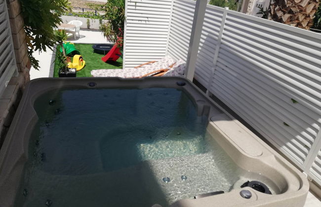 Holiday Apartment With a Private Terrace & Hot Tub, Near the Beach - Foto 35