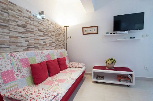 Photo 10 - Holiday Apartment With a Private Terrace & Hot Tub, Near the Beach