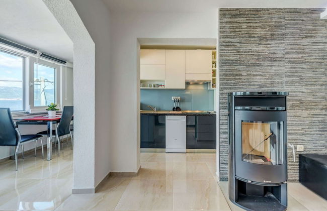 Luxurious Holiday Home in Arbanija with Hot Tub - Foto 9