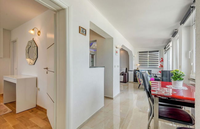 Apartment in Arbanija With Terrace - Foto 18