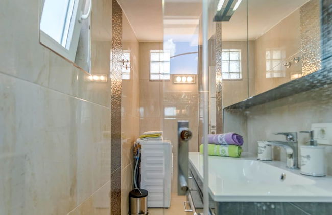 Luxurious Holiday Home in Arbanija with Hot Tub - Foto 18