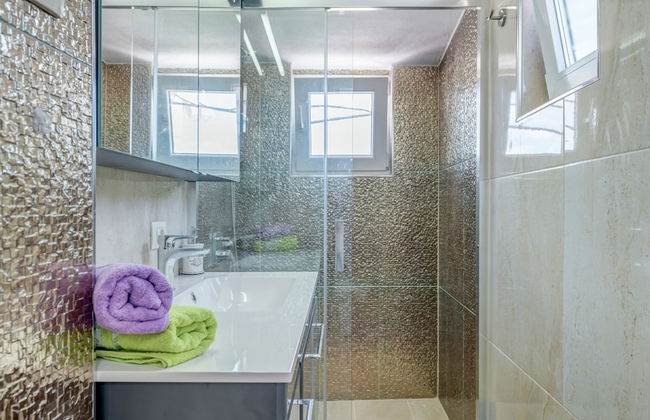 Luxurious Holiday Home in Arbanija with Hot Tub - Foto 20