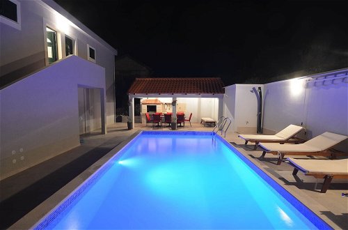Photo 25 - Charming Holiday Home in Cara With Swimming Pool
