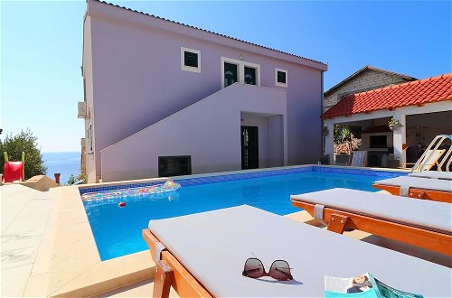 Foto 34 - Charming Holiday Home in Cara With Swimming Pool