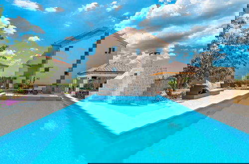 Foto 36 - Modern Holiday Home in Pristeg With Pool