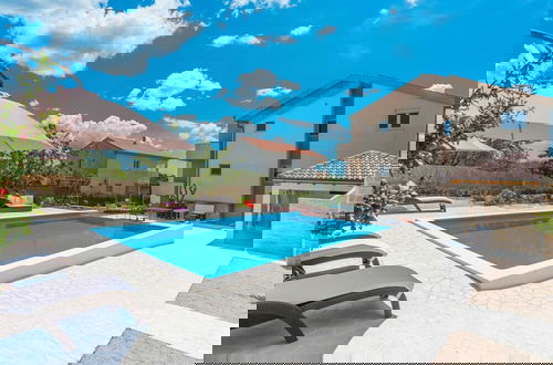 Foto 49 - Modern Holiday Home in Pristeg With Pool