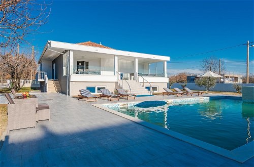 Foto 37 - Classy Holiday Home in Galovac With Swimming Pool