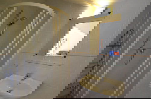 Foto 19 - Spectacular Holiday Home in Pescia With Swimming Pool