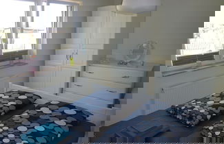 Foto 1 - Modernly Furnished Holiday Home Near the Beach