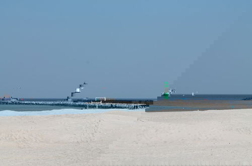 Photo 35 - Modernly Furnished Holiday Home Near the Beach
