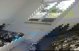 Foto 2 - Modernly Furnished Holiday Home Near the Beach