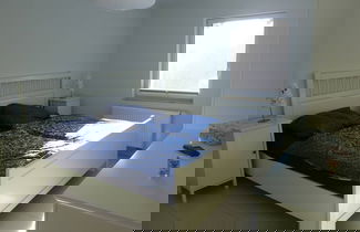Foto 3 - Modernly Furnished Holiday Home Near the Beach