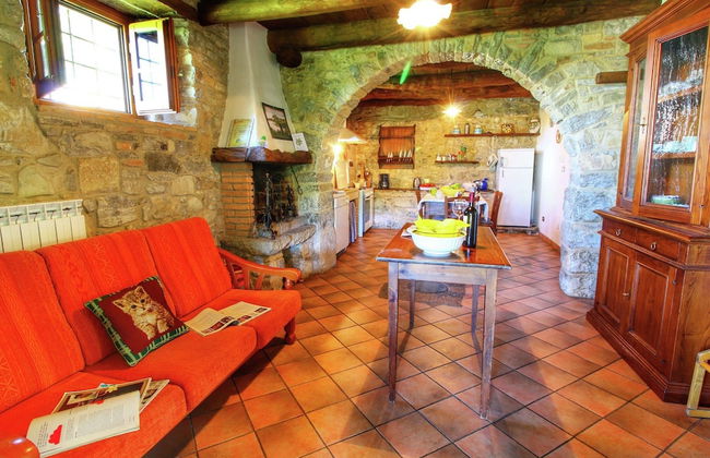Alluring Farmhouse in Ortignano With Swimming Pool - Foto 26
