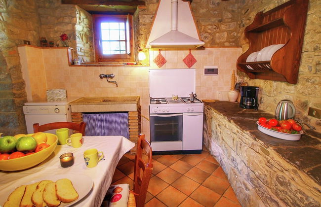 Alluring Farmhouse in Ortignano With Swimming Pool - Foto 13