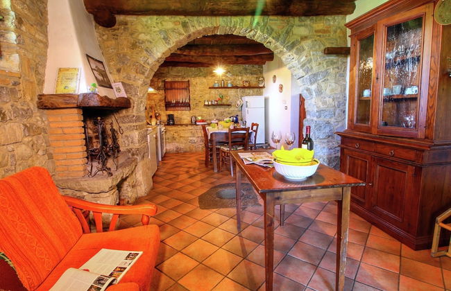 Alluring Farmhouse in Ortignano With Swimming Pool - Foto 27