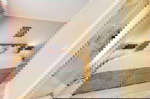 Photo 6 - Modern Apartment With Terrace