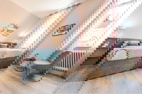 Photo 2 - Modern Apartment With Terrace