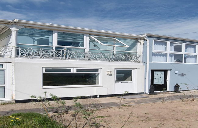 Stunning Beach House On the Beach - Photo 35
