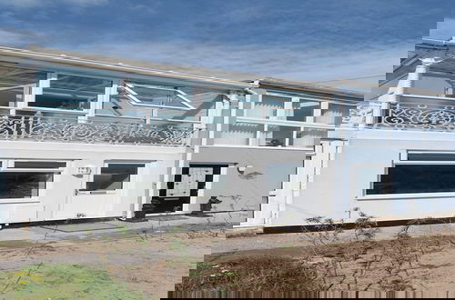 Foto 35 - Stunning Beach House On the Beach
