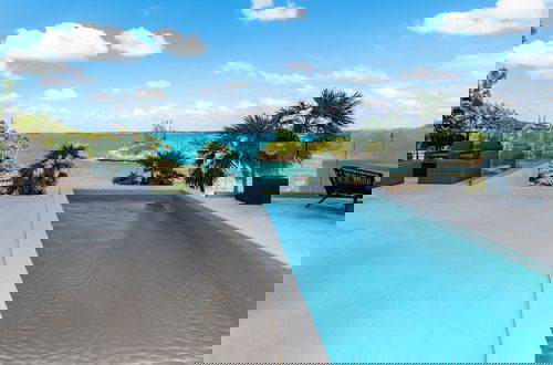 Foto 16 - Modernized Beach House With Pool