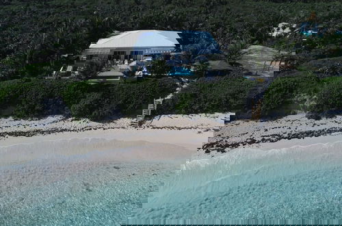 Foto 23 - Caribbean Dream: Luxurious Villa With Private Beach Access