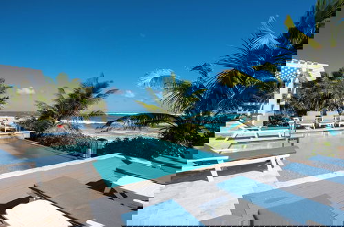 Foto 18 - Caribbean Dream: Luxurious Villa With Private Beach Access