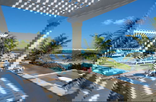 Foto 17 - Caribbean Dream: Luxurious Villa With Private Beach Access