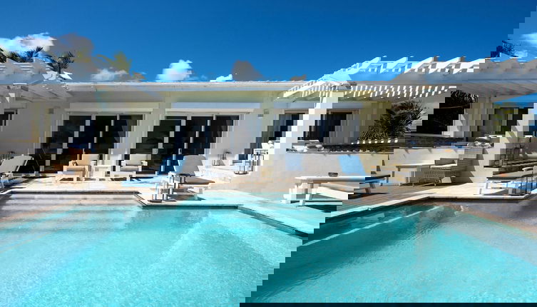 Foto 1 - Caribbean Dream: Luxurious Villa With Private Beach Access