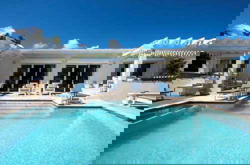 Foto 1 - Caribbean Dream: Luxurious Villa With Private Beach Access
