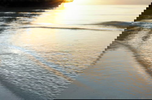 Photo 15 - Seaside Escape: Luxury Beach House With Ocean Views