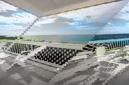 Foto 6 - Tropical Escape: Exclusive Villa With Panoramic Ocean Vistas