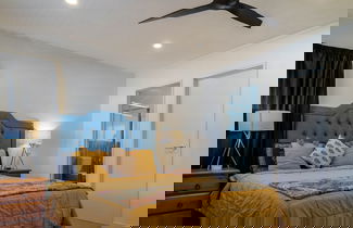 Photo 3 - Spacious Eastern Beach Home - 1 Min From Beach!